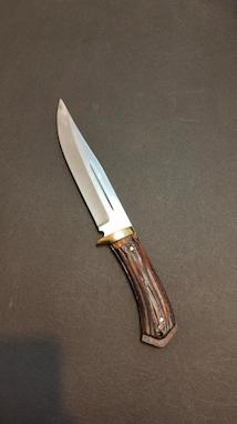 راهنمای کامل انتخاب بهترین چاقو برای کمپ و طبیعت‌گردی